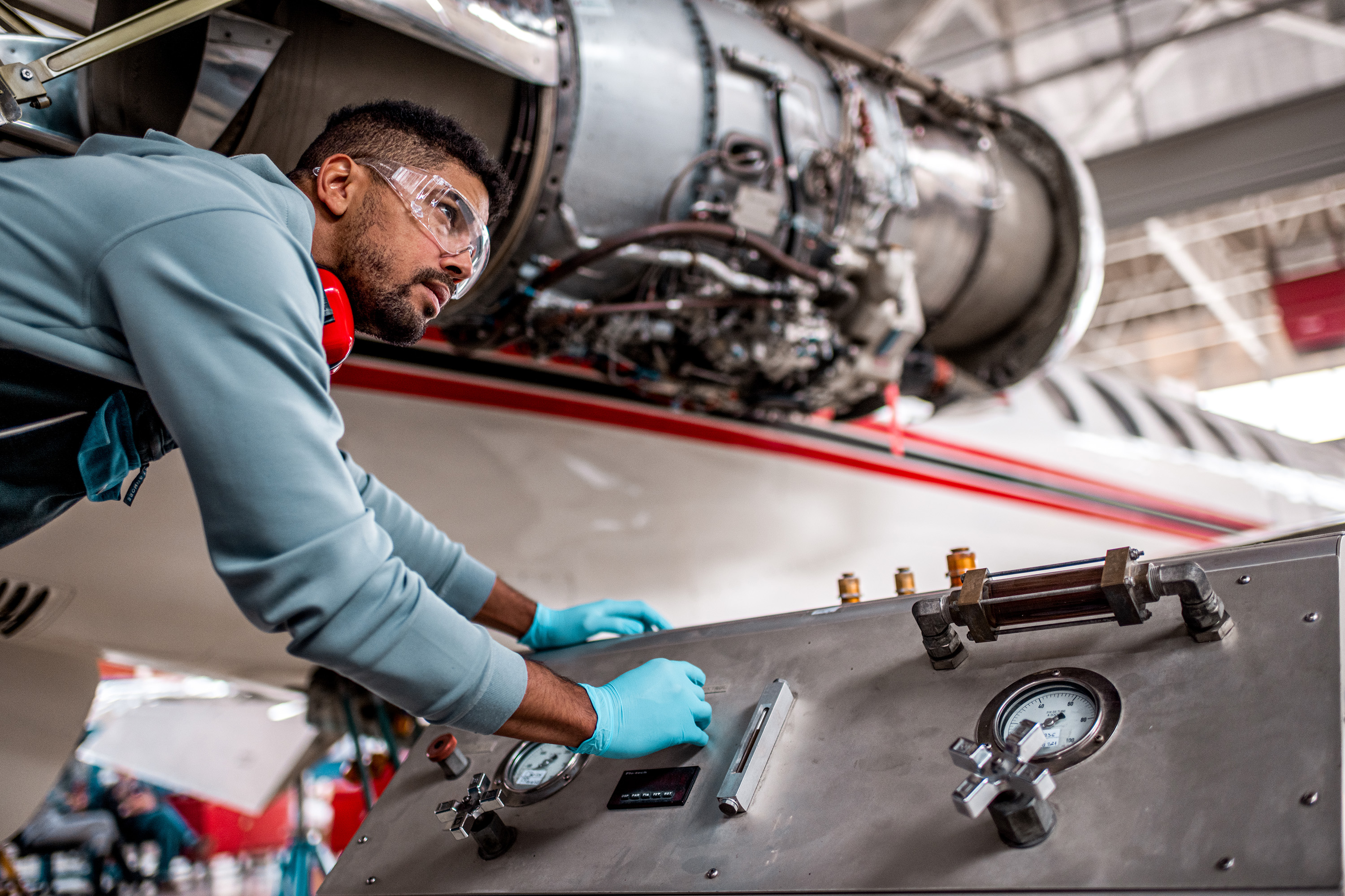 airplane technician